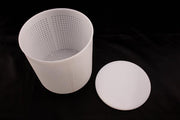 Osteform med bund og låg til brie, andre skimmeloste og mindre faste oste. D 14,5 cm. H14 cm
