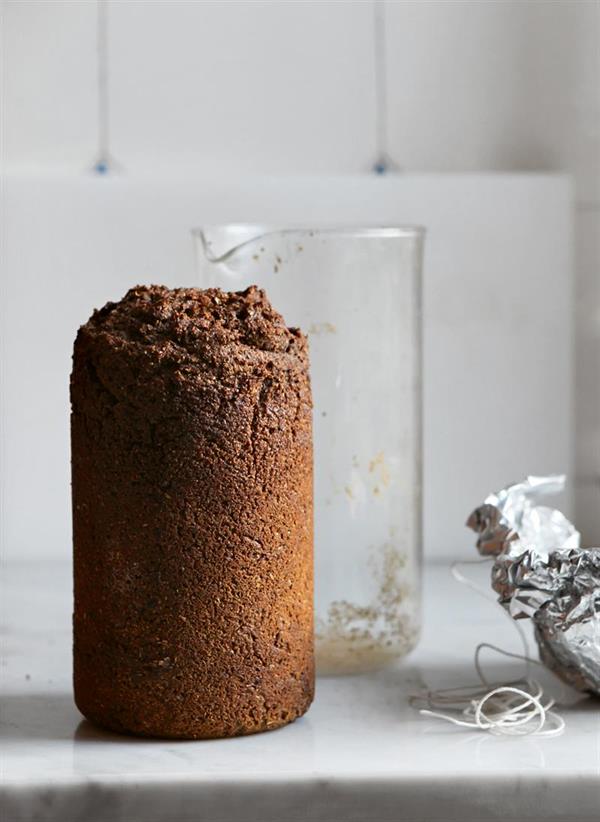 Vi bager med rug (dänischsprachiges Buch) – Rezepte für Roggenbrot, Sauerteig und Backwaren (Line Friis)